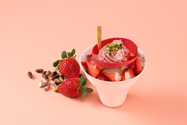 東京・日比谷に店舗を構える「パティスリー＆カフェ デリーモ」の『パフェイチゴパニック』