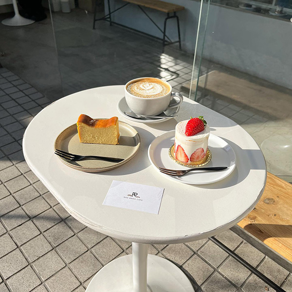 丸いショートケーキが目を引く高円寺の「RAD BROS CAFE」