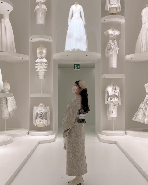 Dior展の内部と着物