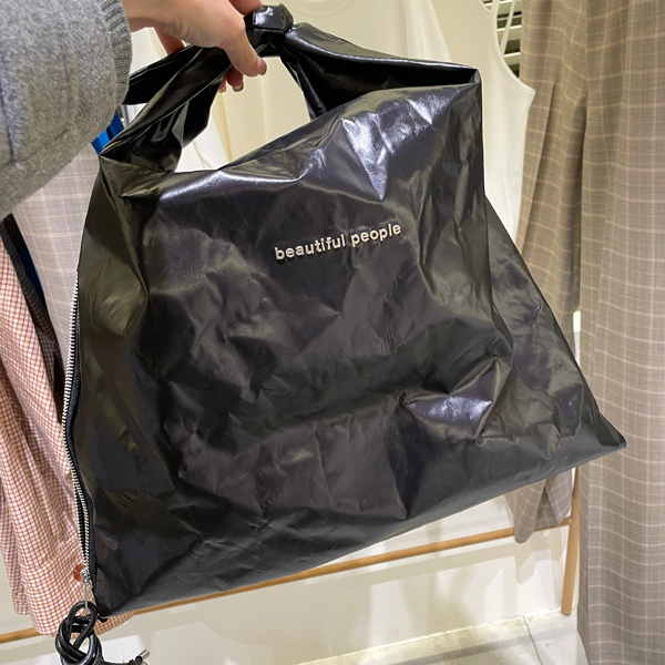 ビューティフルピープルの2023年秋コレクションのバッグ、「trash bag in alminium bonding」
