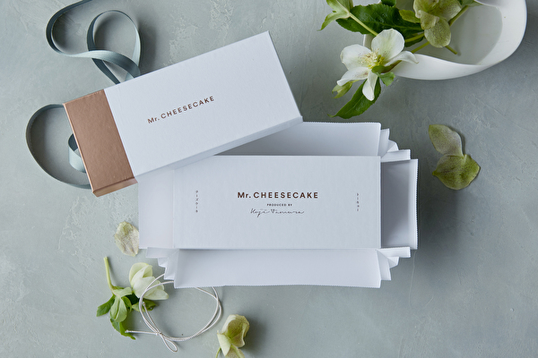 Mr. CHEESECAKEのホワイトデー限定「ミスターチーズケーキ ホワイト バニラ」のBox専用ラッピング