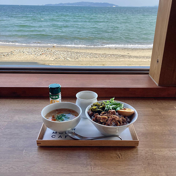 福岡・糸島の海沿いにある台湾料理カフェレストラン「MOON MOON MOON CAFE」のル―ローハン