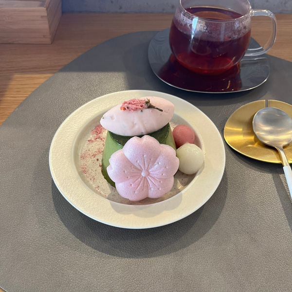 下北沢にあるカフェ、202カリー堂の桜×抹茶プリン