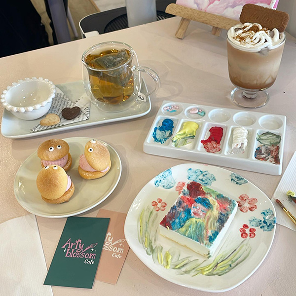 “アートカフェ”ってこういうこと…!?ケーキやドリンクにお絵かきできちゃう、福岡「Arty cafe」が気になる
