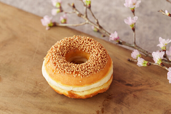 ドーナツファクトリー「koe donuts kyoto」の春限定メニュー「ふわふわ さくら餡ドーナツ」