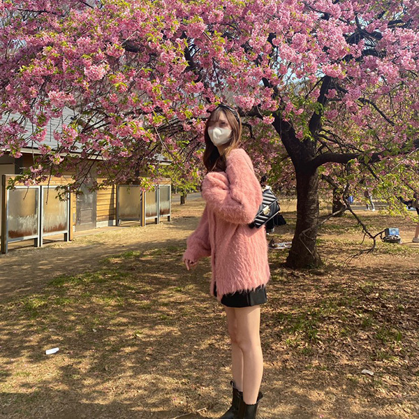 ピンクコーデで桜との相性を意識して撮った写真