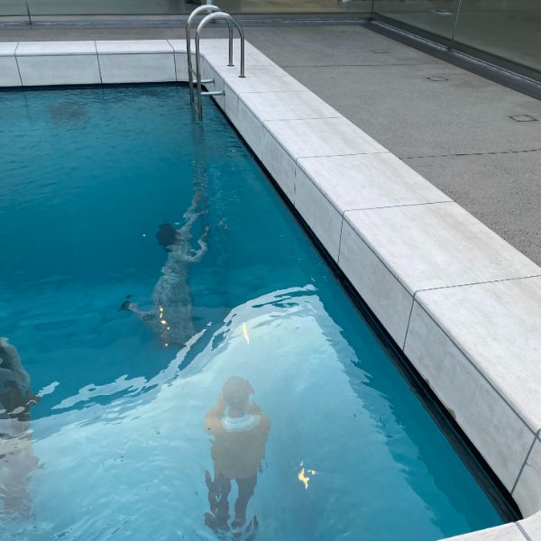 21世紀美術館の「スイミング・プール」
