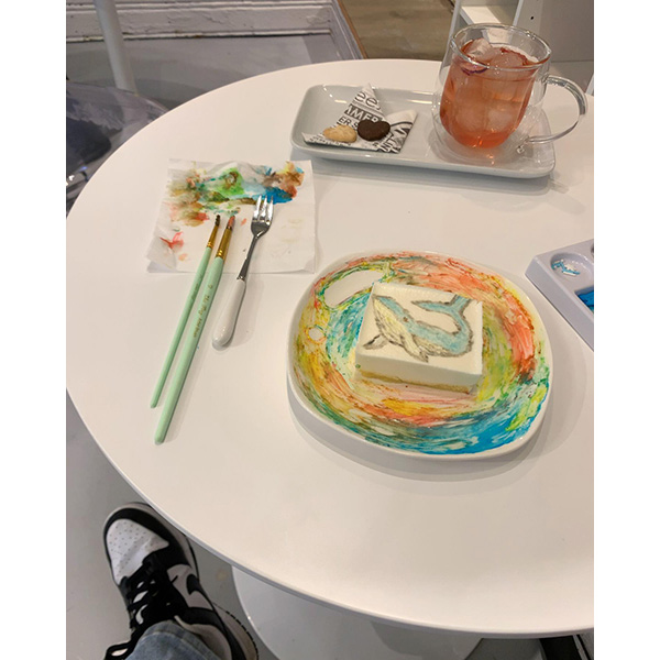 福岡・警固にあるArty cafeの体験型メニュー「ペイントケーキ」