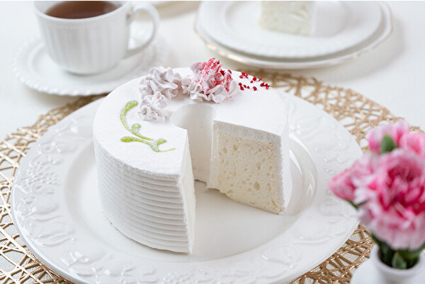 シフォンケーキ専門店「This is CHIFFON CAKE.」の母の日限定シフォンケーキ「カーネーション」