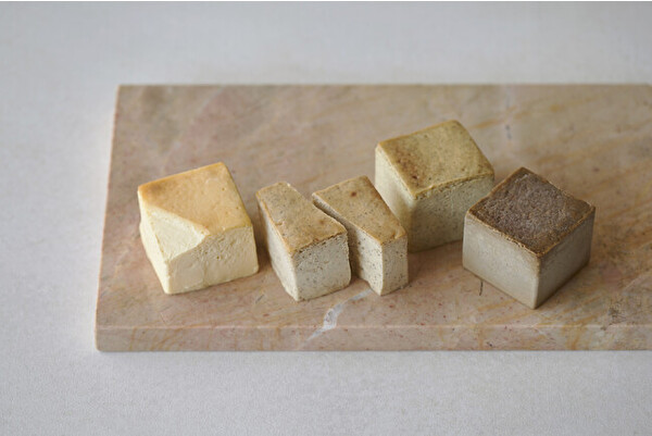Mr. CHEESECAKEの母の日限定「Mr. CHEESECAKE assorted Cube Box」のチーズケーキイメージ