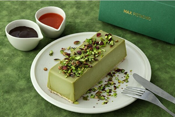 ピスタチオスイーツ専門ブランド「MAX PISTACHIO」のリニューアルした看板スイーツ「ピスタチオスイーツテリーヌ」