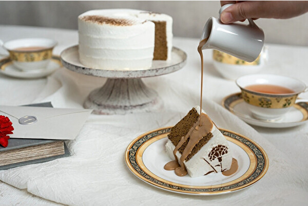 シフォンケーキ専門店「This is CHIFFON CAKE.」の母の日限定「アールグレイシフォン・マザーズデイ」とミルクティーソース