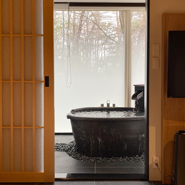 自然たっぷりな素敵空間にうっとり…草津温泉にオープンしたホテルが最高すぎ。GWは温泉でゆったり癒されよ〜