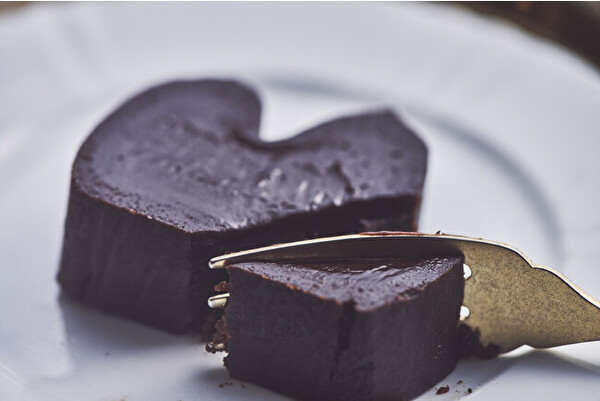お取り寄せ限定の新チョコレートブランド「Maison Bromagee」の「禁断の幸せテリーヌショコラ」