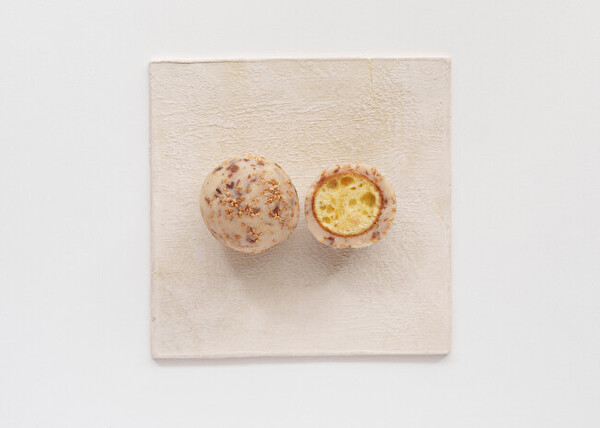 ドーナツファクトリー「koe donuts kyoto」で楽しめる初夏の新作「おはぎドーナツ チーズとラムレーズン」