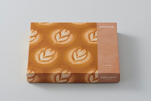 スイーツブランド「FiOLATTE」のカフェラテが香る定番アイテム「クッキー」パッケージ