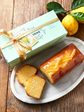 焼き菓子専門店「ビスキュイテリエ ブルトンヌ」のオンラインショップで販売される夏季限定「レモンとはちみつのケーク」