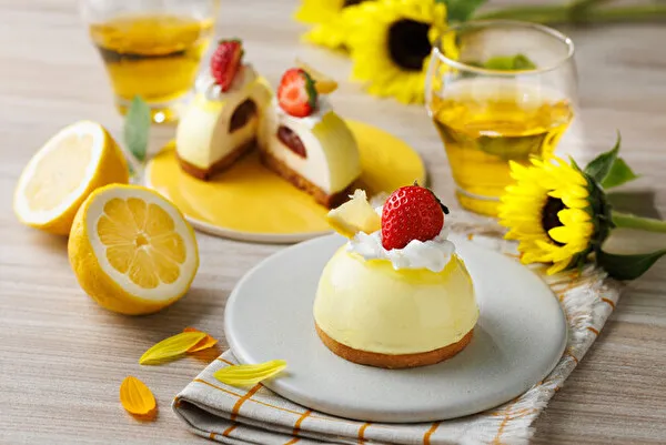いちごスイーツ専門店ICHIBIKOの夏限定ケーキ「はちみつレモンチーズムース」
