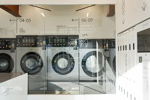 北海道・札幌にリニューアルオープンした「とみおかクリーニング w/ Cafe & Laundry 札幌本店」