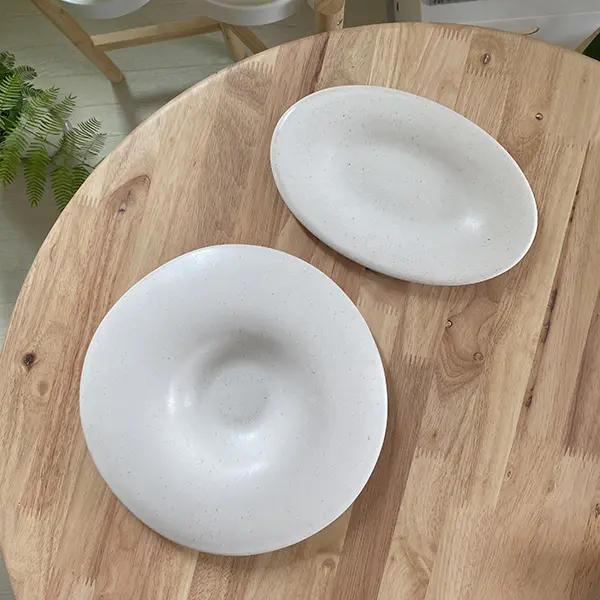 京都の陶芸家・入江佑子さんの「shape dish」と「oval S」