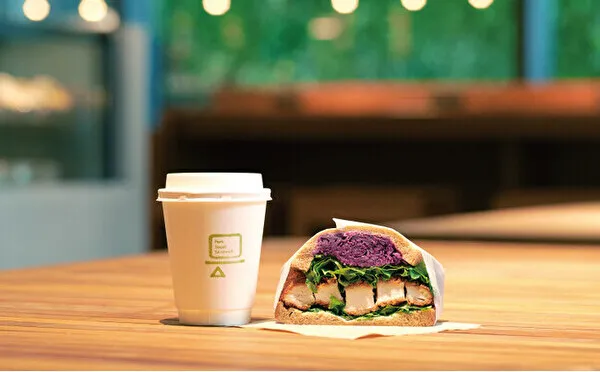 福岡大名ガーデンシティのカフェ「Park South Sandwich」の具材たっぷりサンドイッチと焙煎珈琲