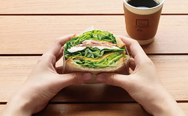 サンドイッチカフェ「Park South Sandwich」のサンドイッチとコーヒーイメージ