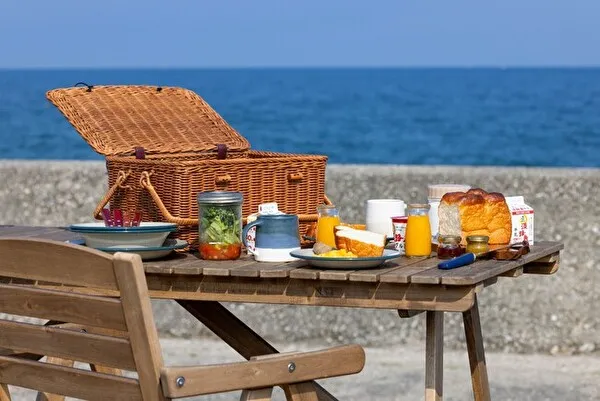 兵庫県淡路島西海岸の「PICNIC GARDEN GRAMPING」で楽しめる「朝食ボックス」