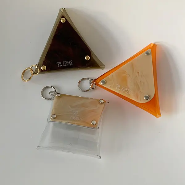 TOKYO LINQSの「acrylic pouch -square-」と「acrylic pouch -triangle-」