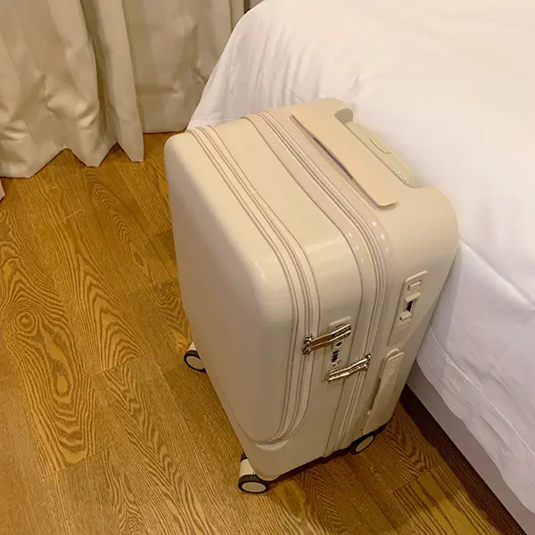トラベルブランド「Aww」の機内持ち込み可能なスーツケース「Original Front Open -TRIP- 」