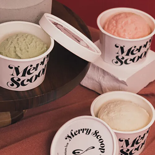 リキュールアイスクリームブランド「Merry Scoop」の一番人気フレーバー「ベイリーズミルクアイス」と「抹茶ラテアイス」「イチゴミルクアイス」
