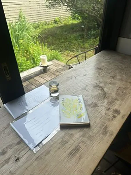 西荻窪にあるカフェ「松庵文庫」で読める本