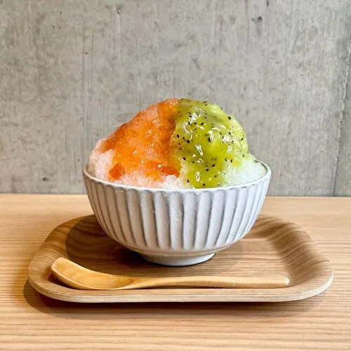 京都駅前のおしゃれなカフェ「tsumugi cafe」で楽しめる「2色かき氷」