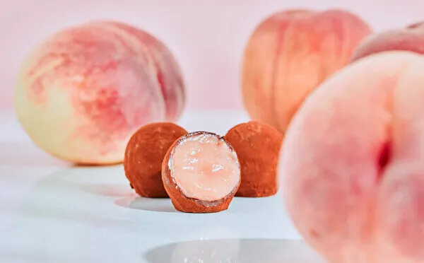 MAISON CACAOの夏は最旬の桃が主役。白桃ショコラがとろ～り溶け出す「生トリュフ」は食べ逃したくない！