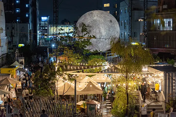 おっきなお月様がシモキタに降臨！「ムーンアートナイト下北沢2023」でアート鑑賞しながら街散策を楽しも