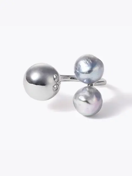 ジュエリーブランド「ANNA DIAMOND（アンナ ダイヤモンド）」のリング「Reshine ball ring natural gray Akoya」