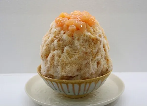 大阪「21時にかき氷」の「アールグレイ香る桃とクリームチーズのかき氷」