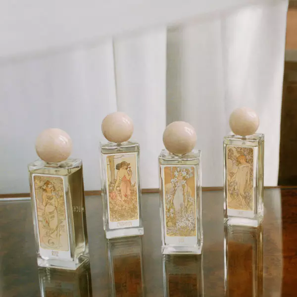 ミュシャの作品ってどんな香り？原画が施された美しい香水などを展開、大注目のミュシャ公式ブランドがローンチ