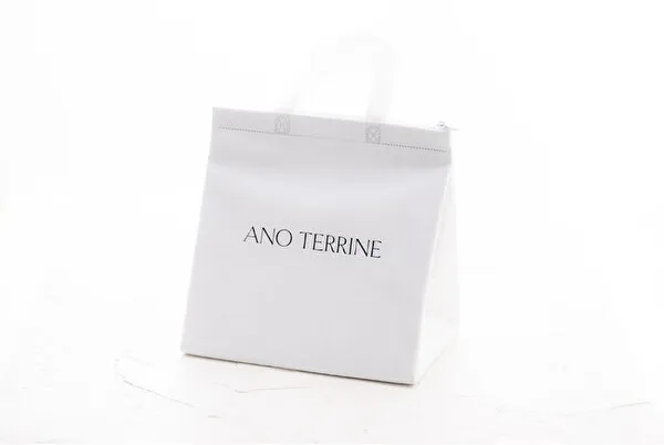 チーズテリーヌ専門店「ANO TERRINE」の保冷バッグ