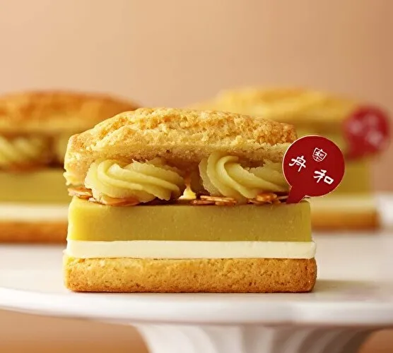 スコーン専門店「BAKERS gonna BAKE」の秋限定「『舟和』の芋ようかんと発酵バターのスコーンサンド」