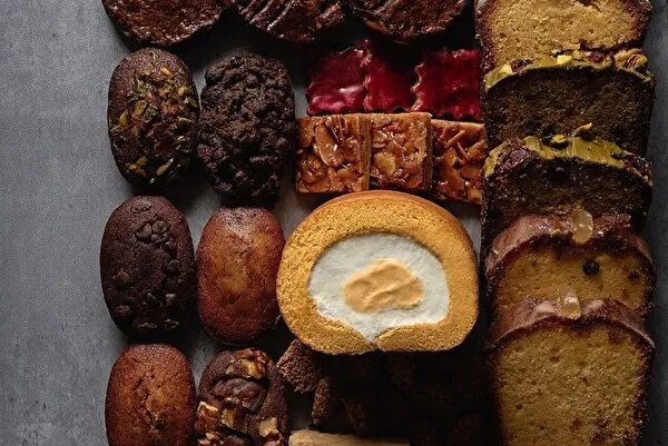 ロールケーキ専門店「自由が丘ロール屋」のリニューアルしたロールケーキと焼き菓子イメージ