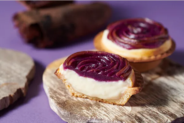 焼きたてチーズタルト専門店「BAKE CHEESE TART」の秋限定フレーバー「焼きたてチーズタルト 紫芋」