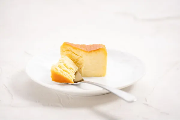 チーズテリーヌ専門店「ANO TERRINE」の北海道生乳がたっぷりの「北海道バスクチーズテリーヌ」