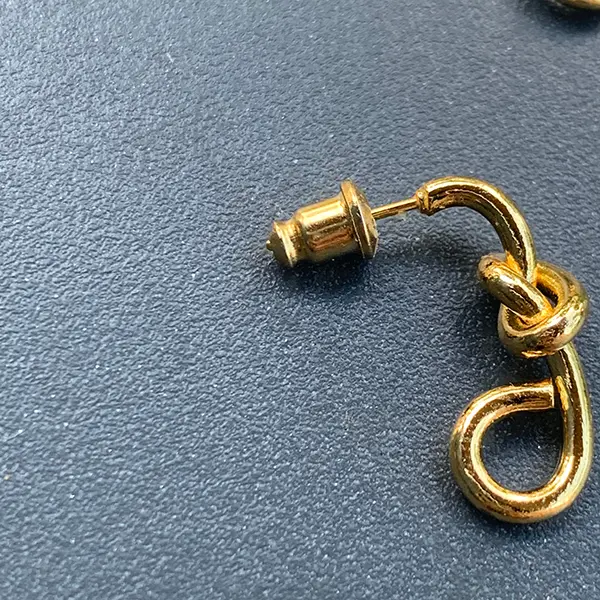 ジュエリーブランドDEMETERの「knot pierce」