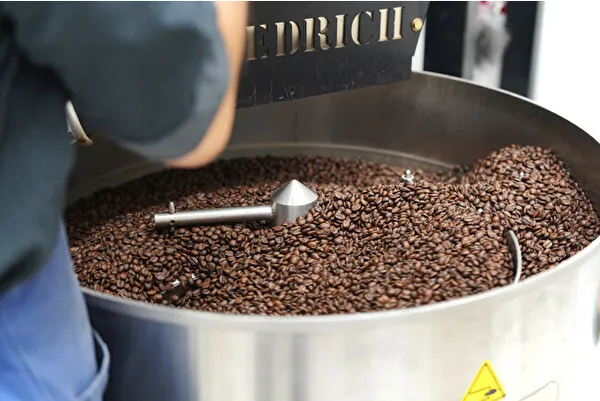 焙煎工場併設の「REC COFFEE 博多ロースタリー」イメージ