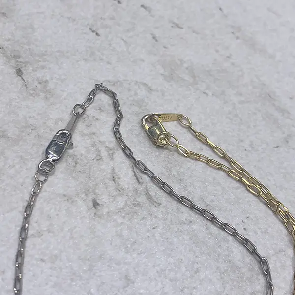 DEMETERの「baby oval necklace」の留め具部分