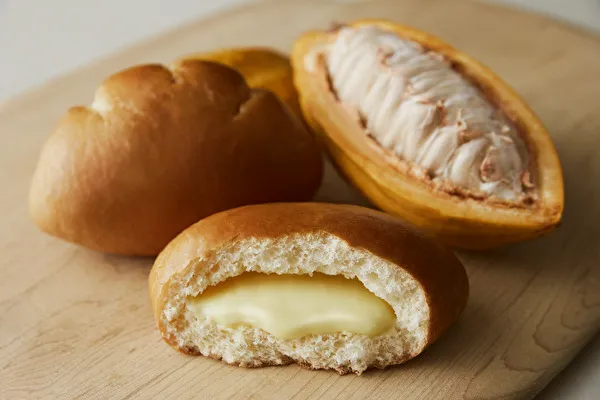 東京・有楽町にオープンする「GODIVA Bakery ゴディパン 本店」のオリジナルパン「カカオフルーツのクリームパン」