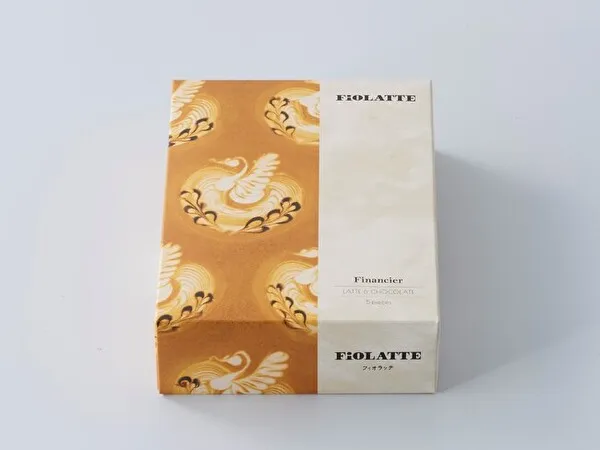 スイーツブランド「FiOLATTE」のカフェラテ薫る焼き菓子「フィナンシェ」のパッケージ