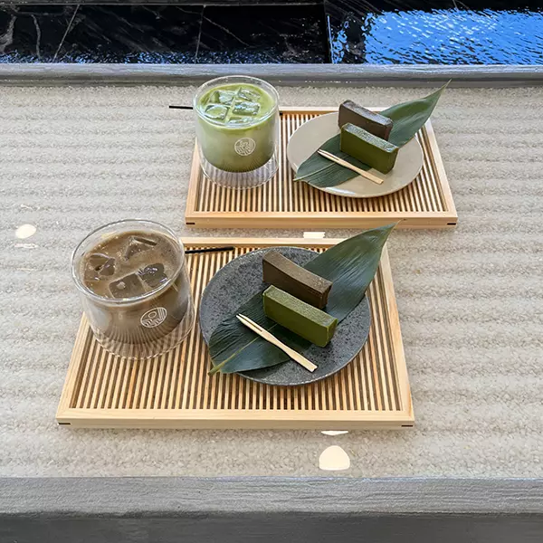 鎌倉の「RURU KAMAKURA」の羊羹テリーヌとお抹茶・ほうじ茶ラテ