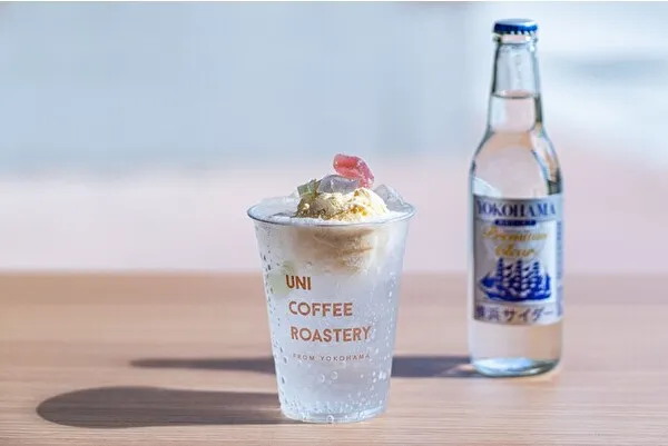 北陸初出店の「UNI COFFEE ROASTERY 石川小松」限定ドリンク「横浜サイダーのクリームソーダ ishikaを添えて」