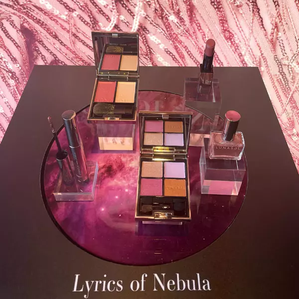ルナソルの『The Infinite Universe』の“Lyrics of Nebula”コレクション